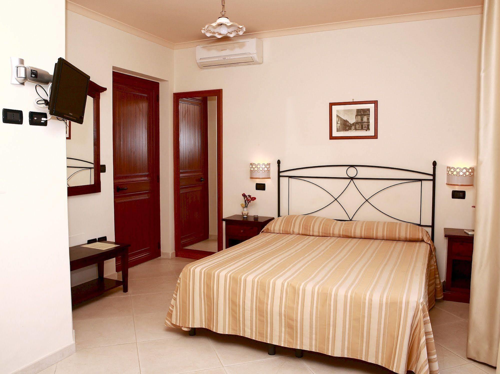 Villa Cristina Giardini Naxos Exterior photo