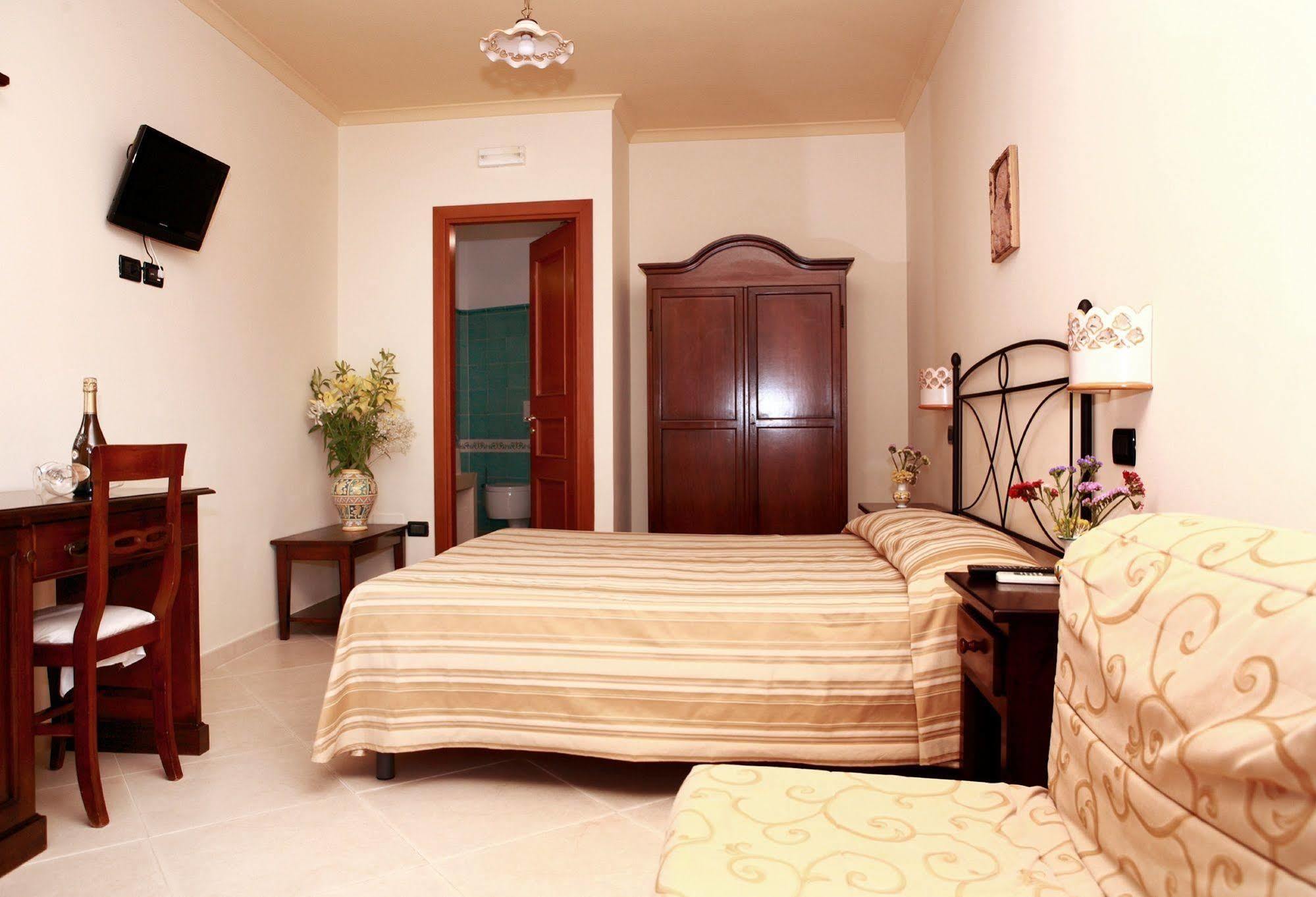 Villa Cristina Giardini Naxos Exterior photo